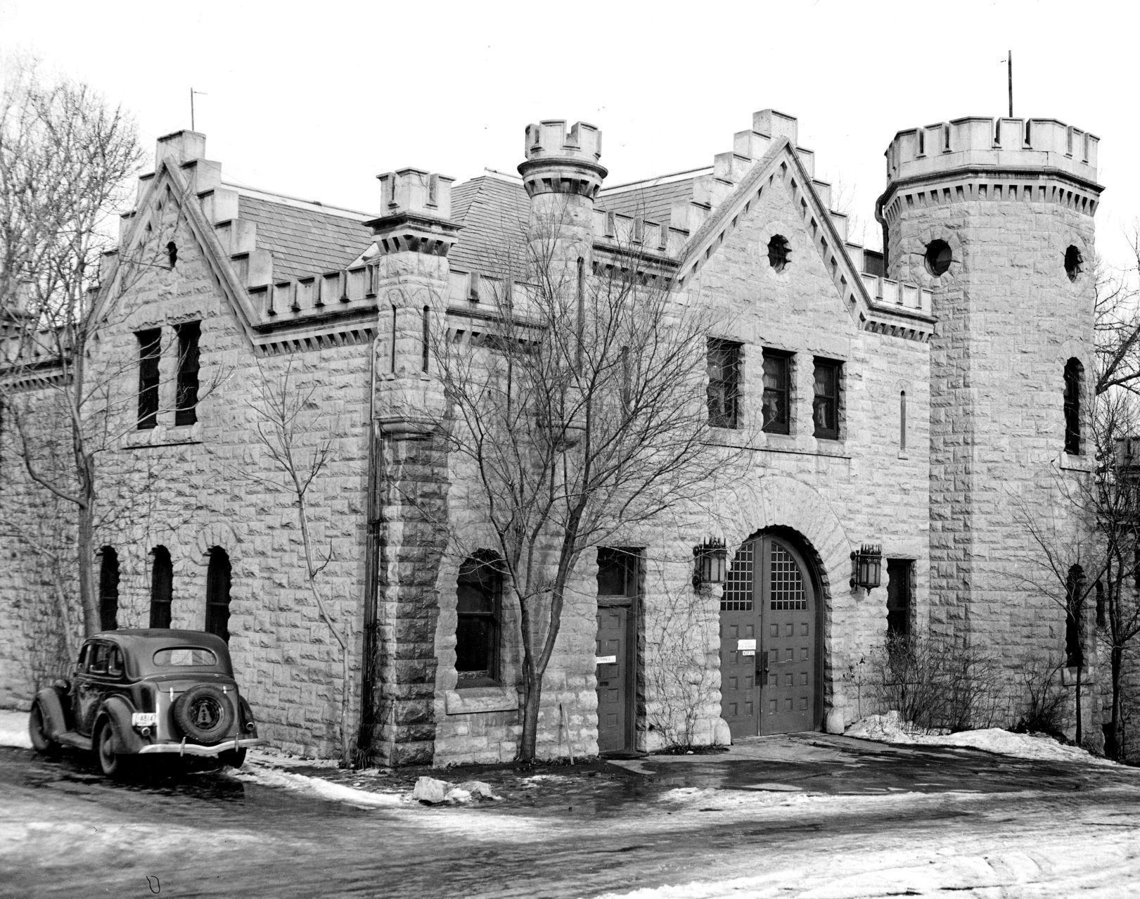 Joslyn stables used by school board